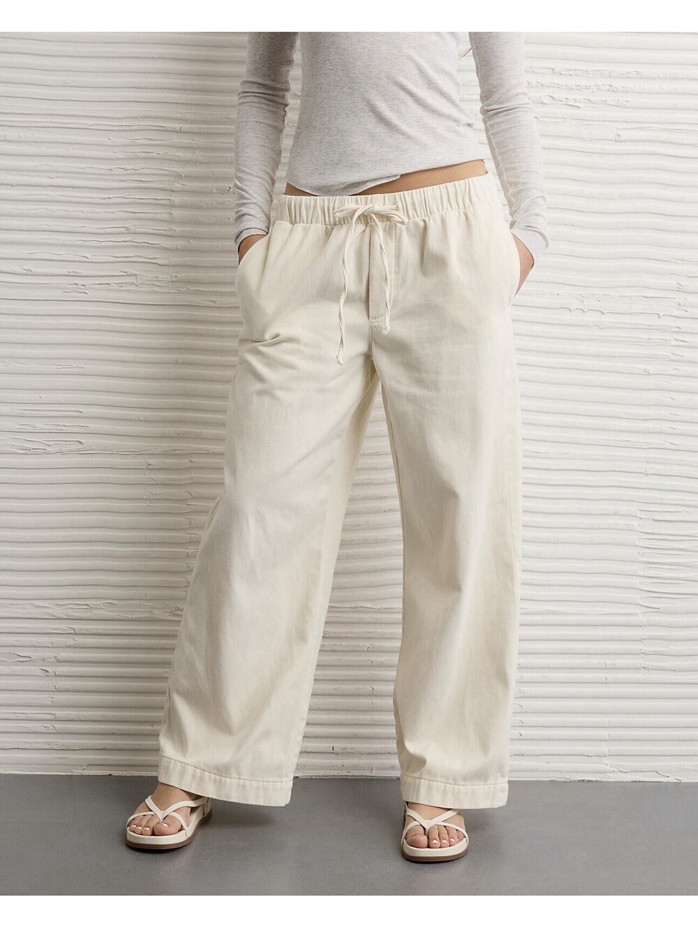 AE Cozy Dreamy Drape Low-Rise Ultra Wide-Leg Jean Cream Size Small